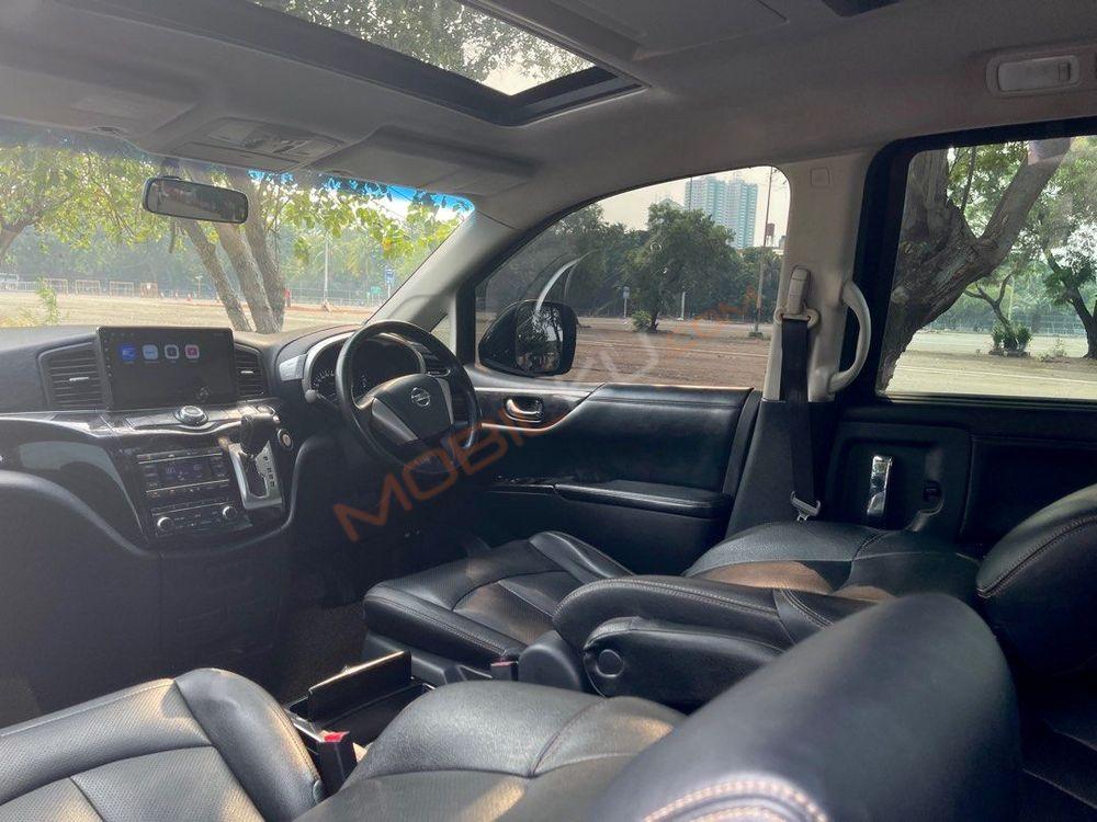 Mobil Nissan Elgrand 2013