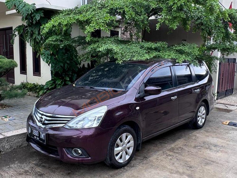 Mobil Nissan Livina 2015
