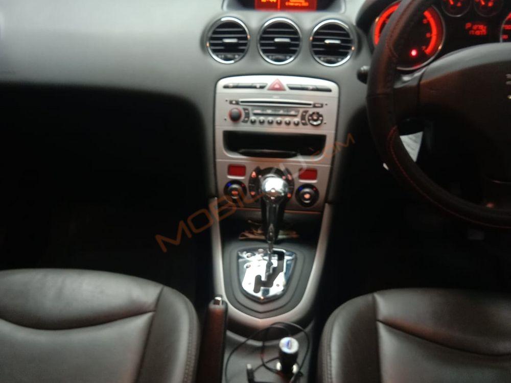 Mobil Peugeot 408 2012