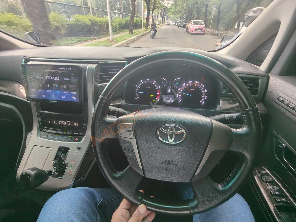Mobil Toyota Alphard 2014
