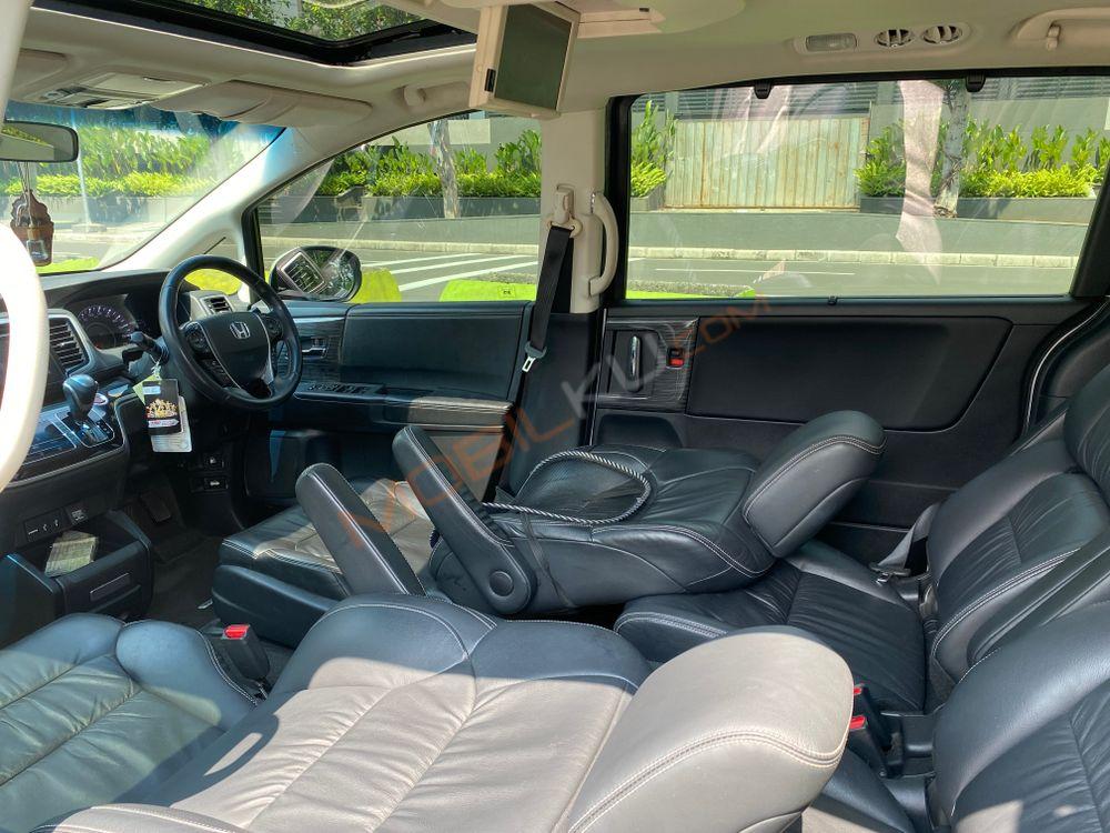 Mobil Honda Odyssey 2016