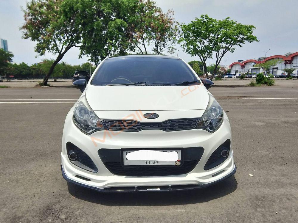 Mobil Kia Rio 2014