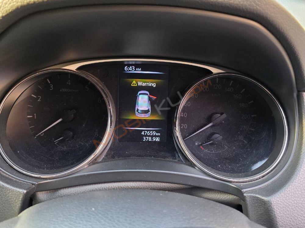 Mobil Nissan X-Trail 2015