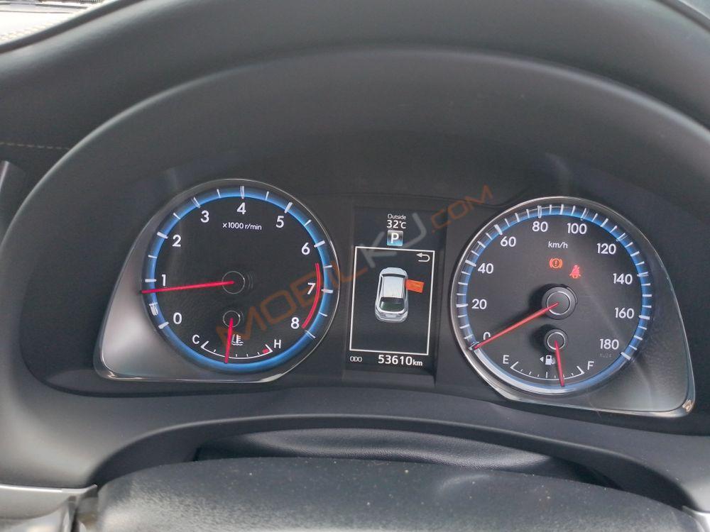 Mobil Toyota Harrier 2015