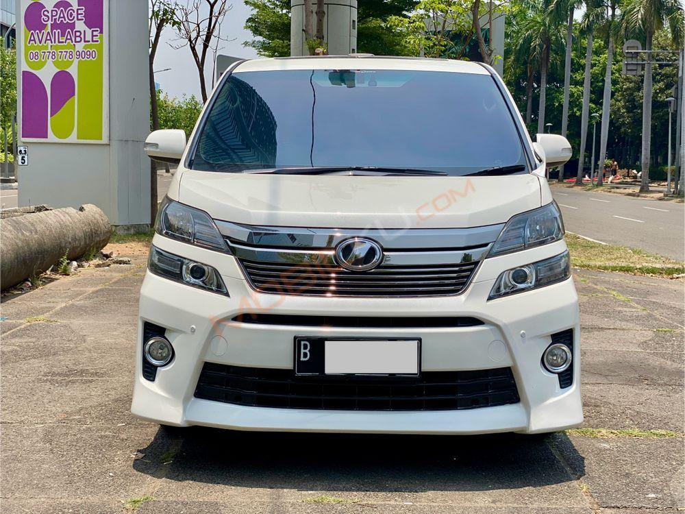 Mobil Toyota Vellfire 2014