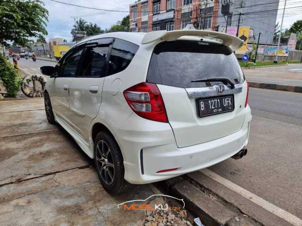 Mobil Honda Jazz 2009