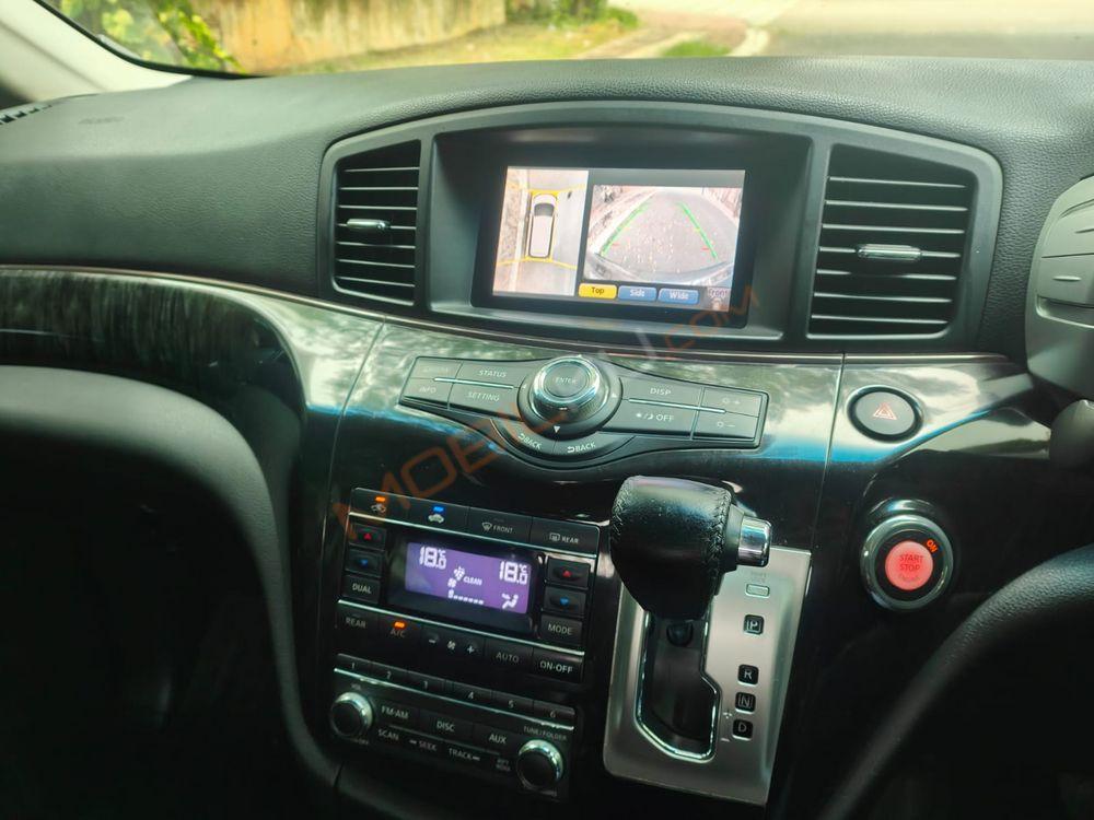 Mobil Nissan Elgrand 2016