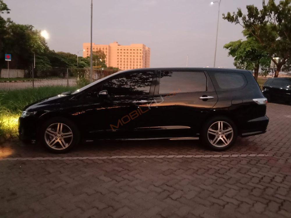 Mobil Honda Odyssey 2012
