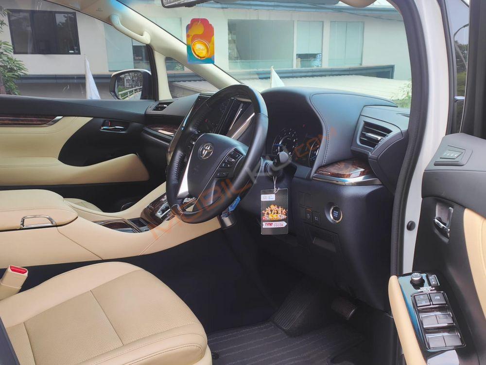 Mobil Toyota Alphard 2022