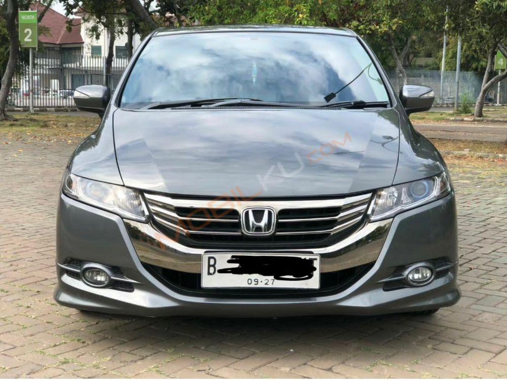 Mobil Honda Odyssey 2012