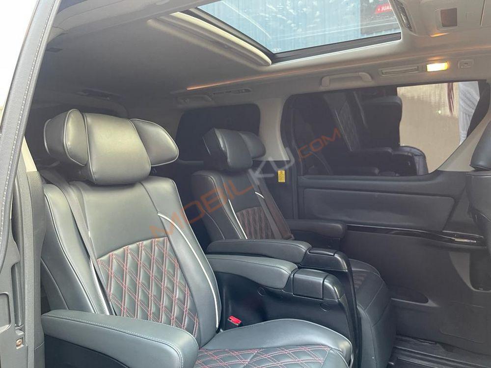 Mobil Toyota Vellfire 2013