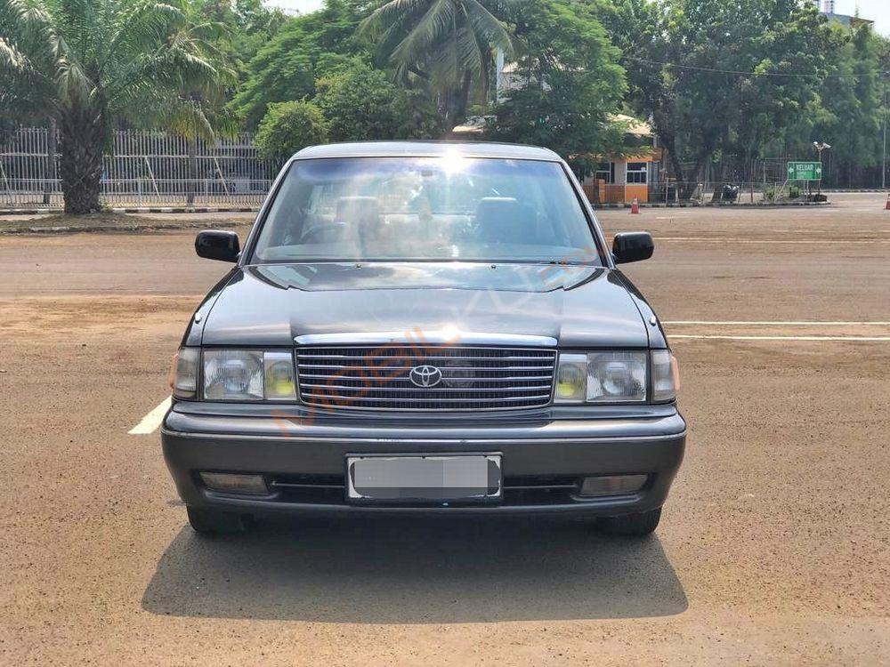 Mobil Toyota Crown 1995