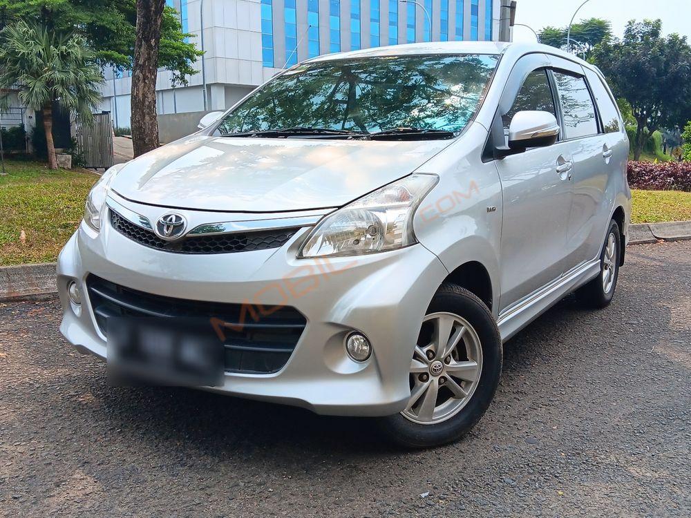 Mobil Toyota Avanza 2012