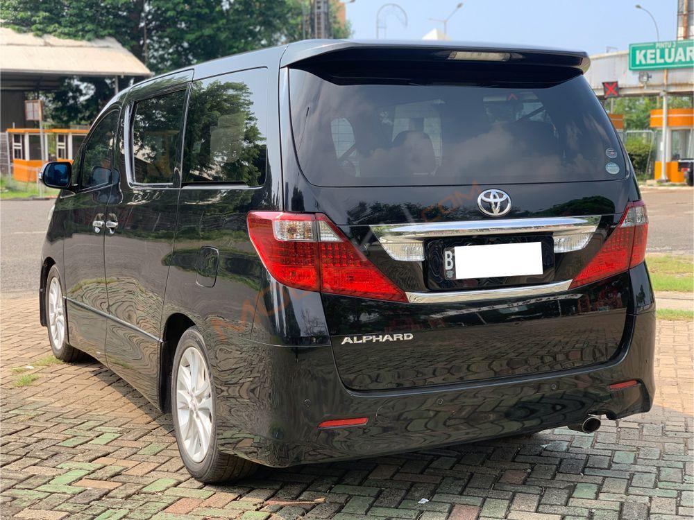 Mobil Toyota Alphard 2009