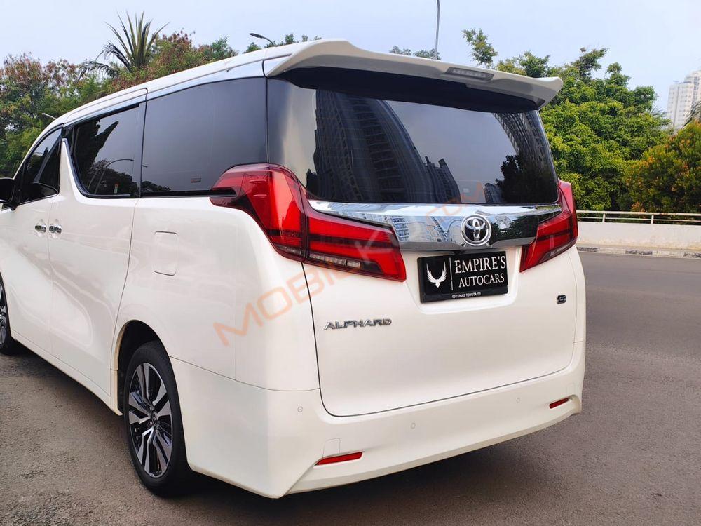 Mobil Toyota Alphard 2022
