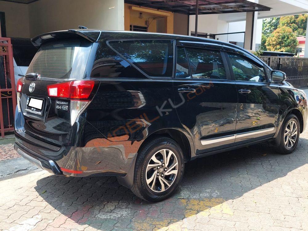 Mobil Toyota Kijang Innova 2022