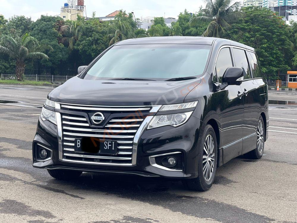 Mobil Nissan Elgrand 2014