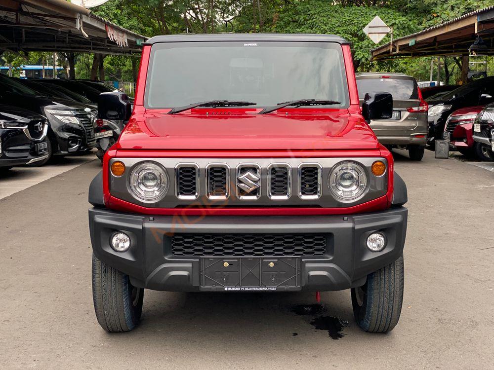 Mobil Suzuki Jimny 2023