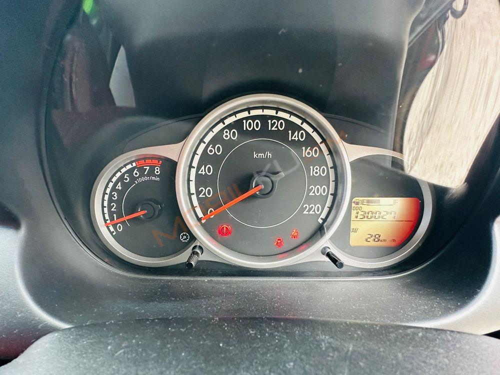 Mobil Mazda 2 Hatchback 2012