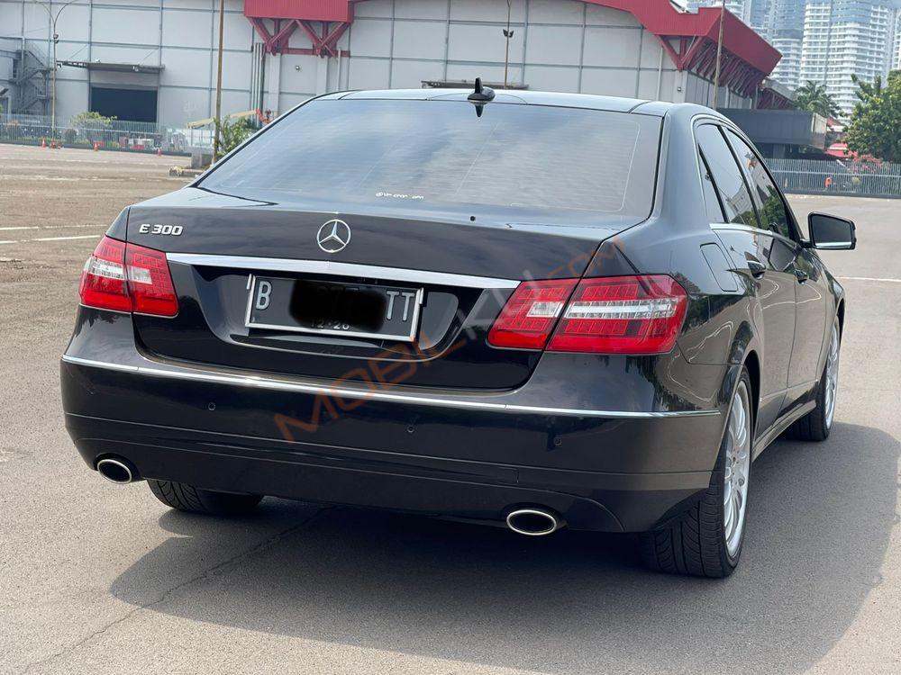 Mobil Mercedes-Benz E-Class 2011