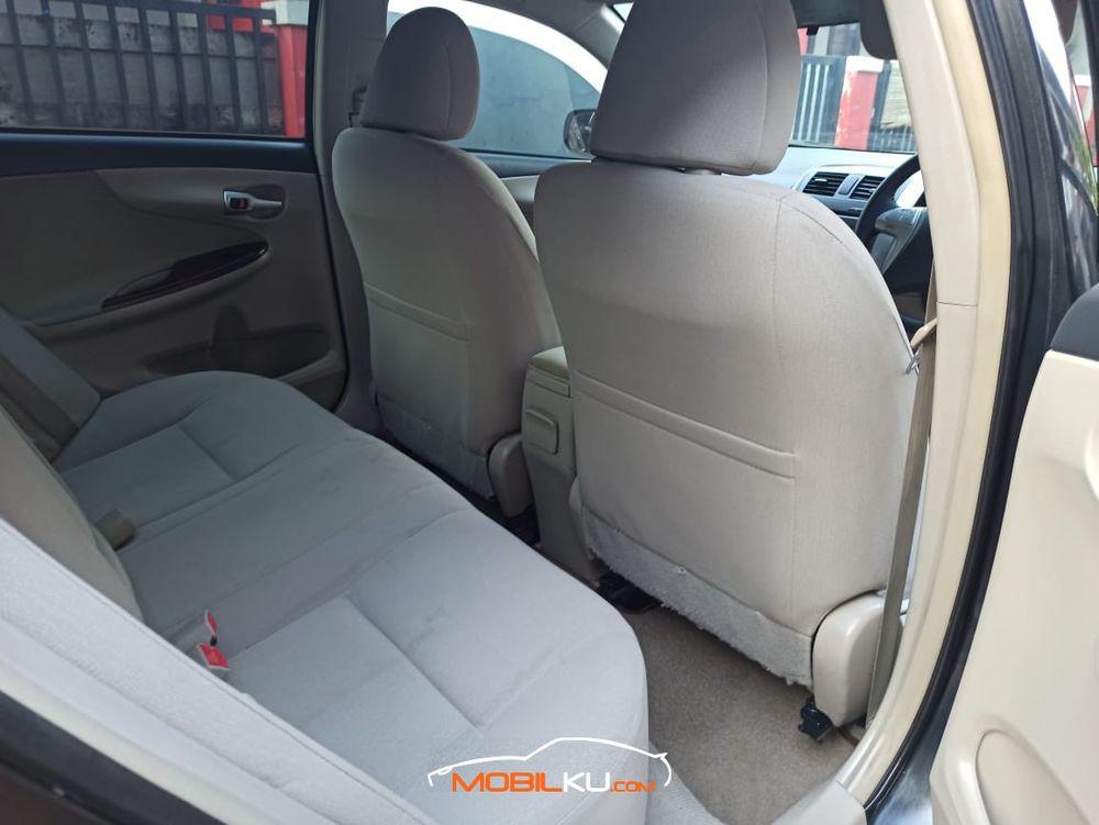 Mobil Toyota Corolla 2012