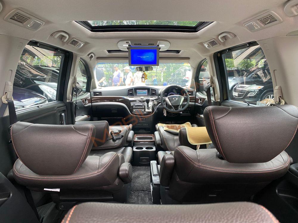 Mobil Nissan Elgrand 2013