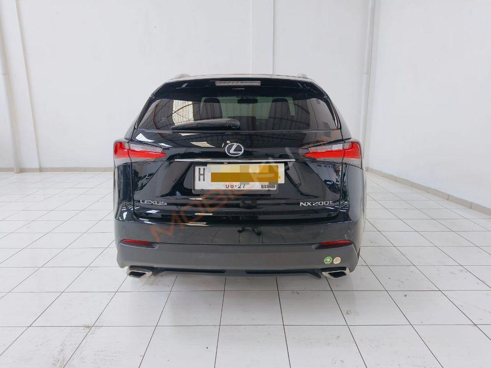 Mobil Lexus NX 2017