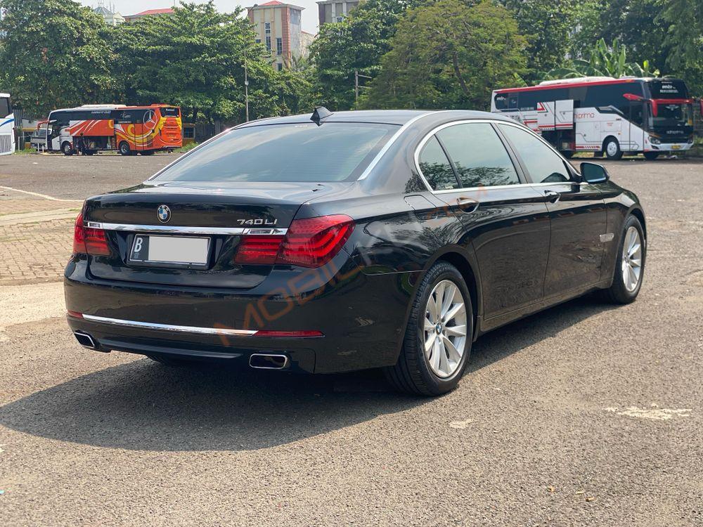 Mobil BMW 7 Series 2014