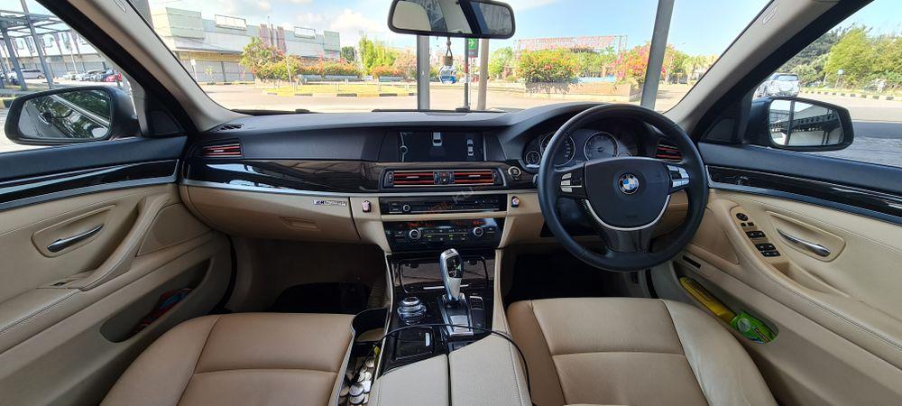 Mobil BMW 5 Series 2012