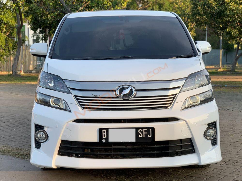 Mobil Toyota Vellfire 2015