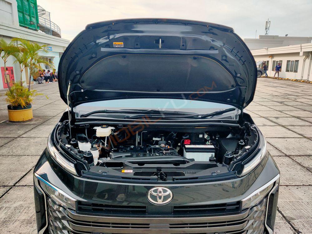 Mobil Toyota Voxy 2022