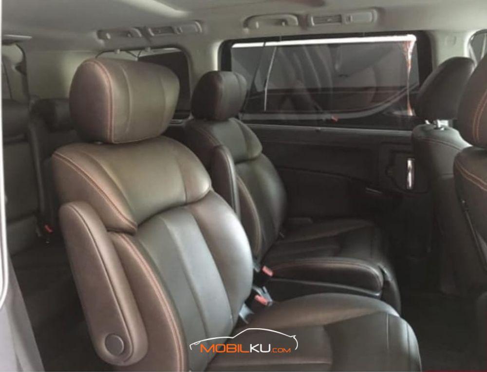 Mobil Nissan Elgrand 2012