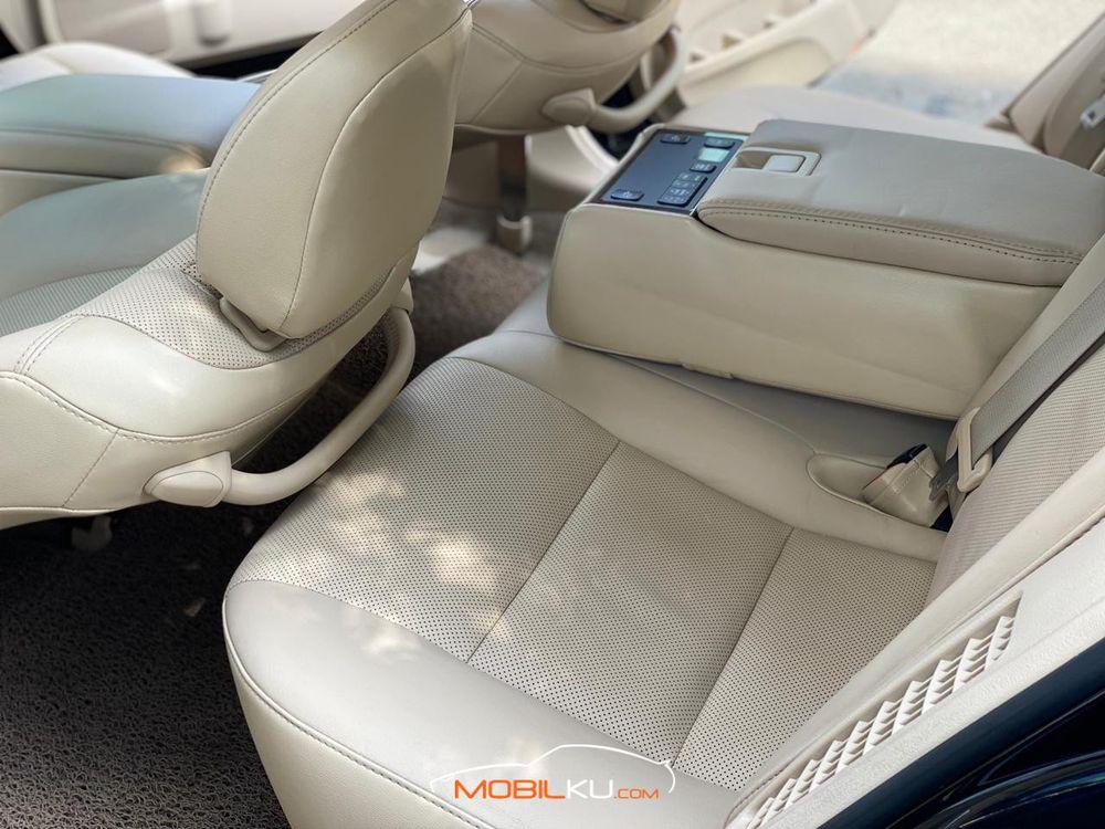 Mobil Toyota Camry 2014