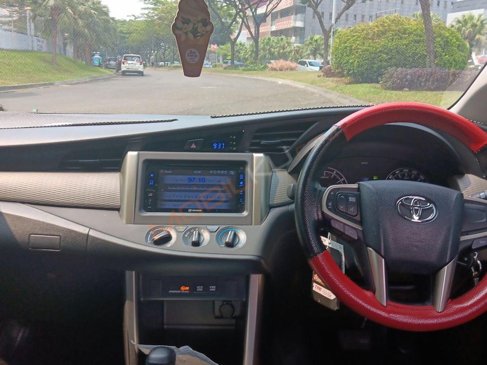 Mobil Toyota Kijang Innova 2017