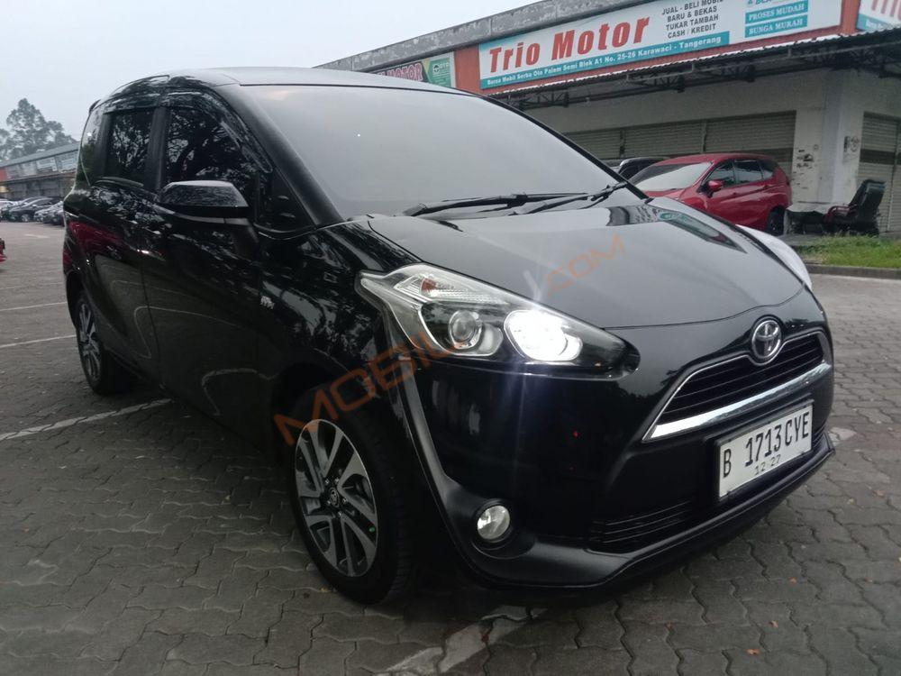 Mobil Toyota Sienta 2017