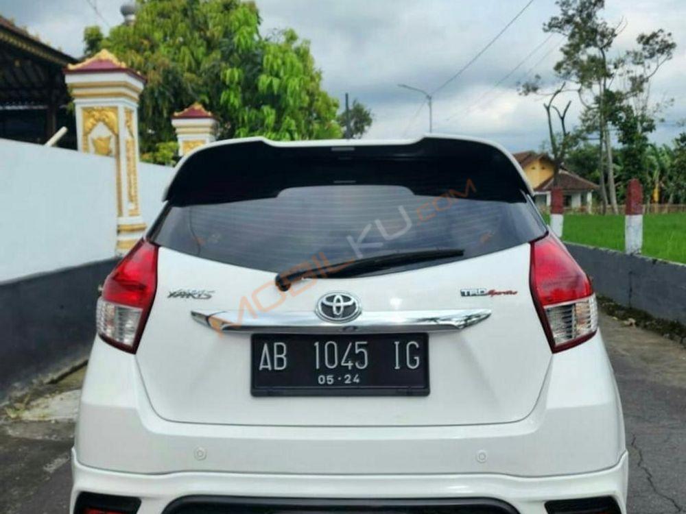 Mobil Toyota Yaris 2014