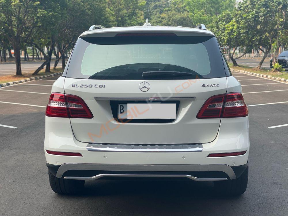 Mobil Mercedes-Benz ML 2015