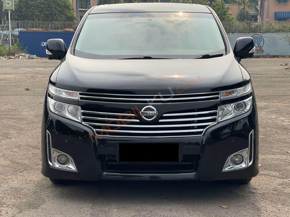 Mobil Nissan Elgrand 2013