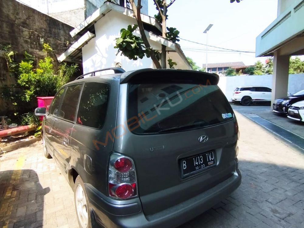 Mobil Hyundai Trajet 2006
