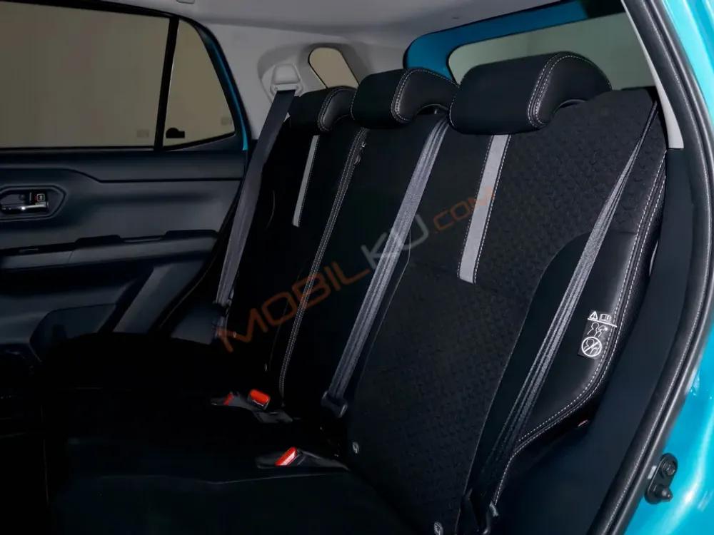 Mobil Toyota Raize 2021