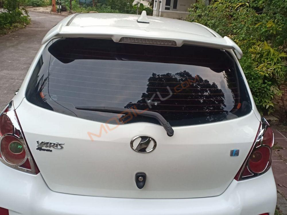 Mobil Toyota Yaris 2013