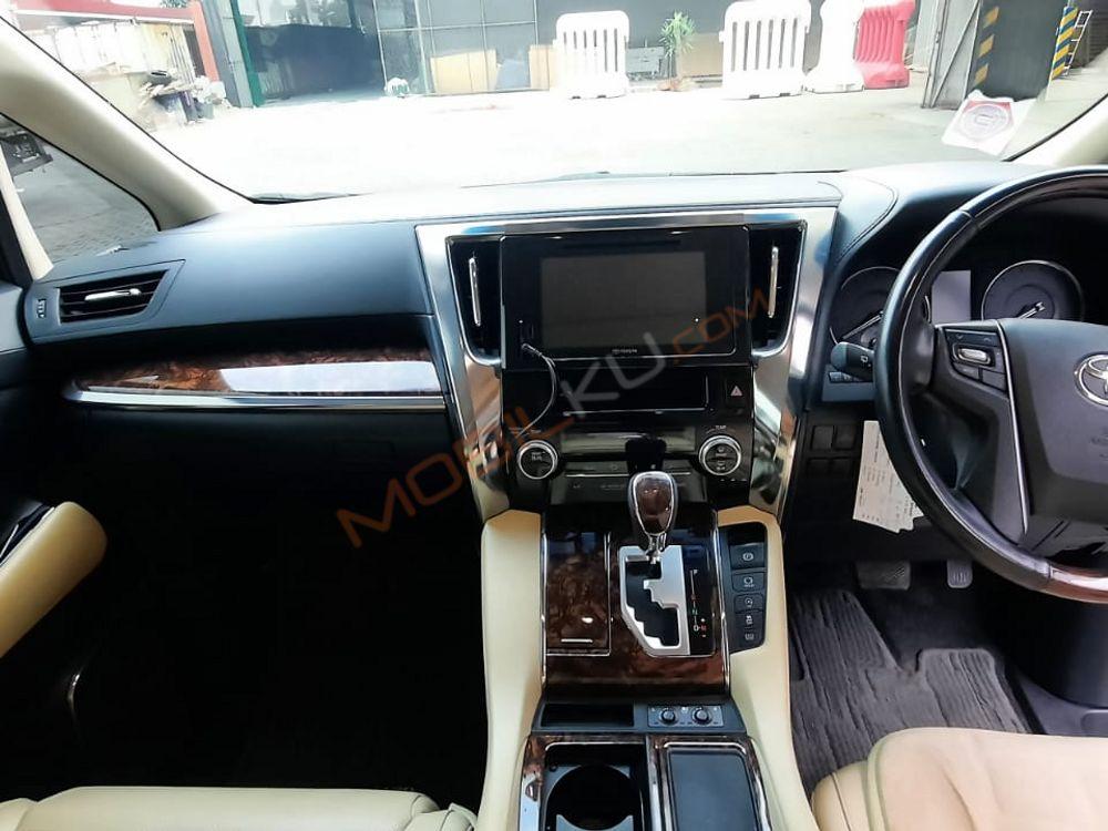 Mobil Toyota Alphard 2018