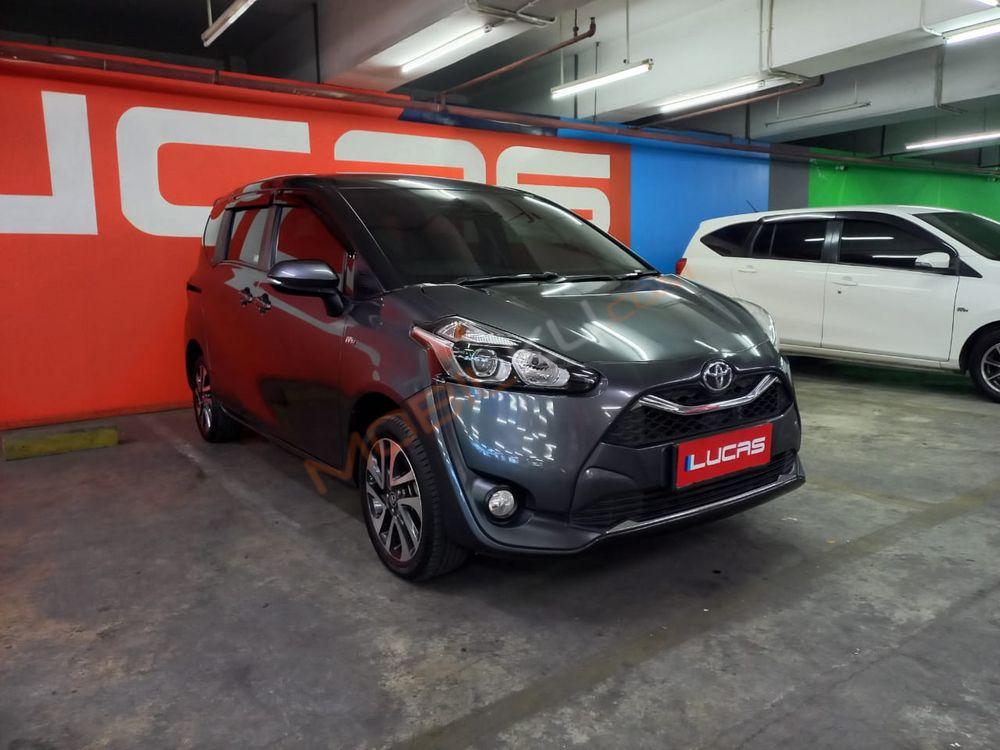 Mobil Toyota Sienta 2020