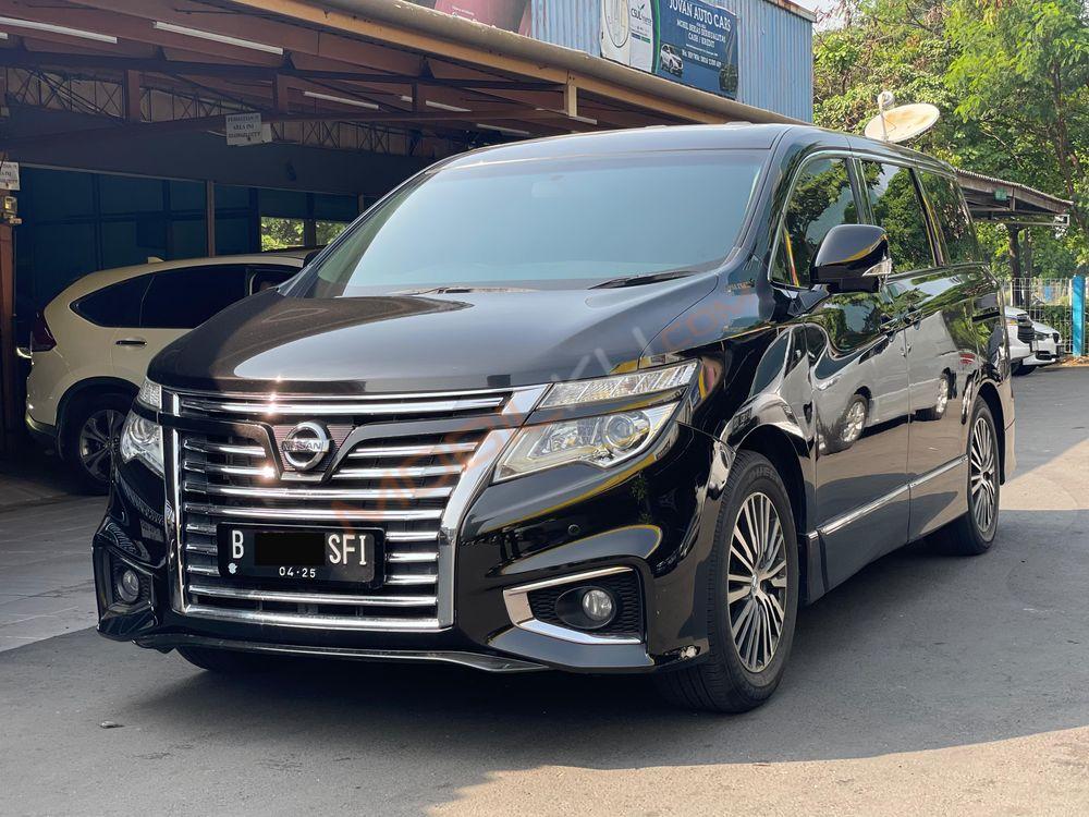 Mobil Nissan Elgrand 2014