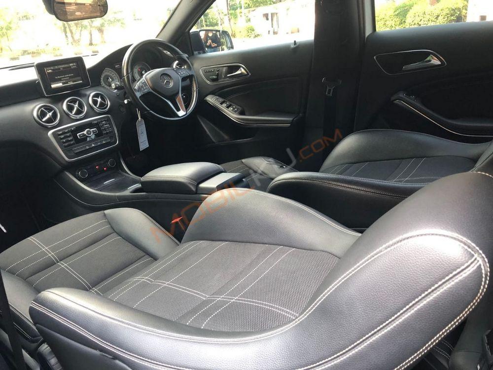 Mobil Mercedes-Benz A-Class 2013
