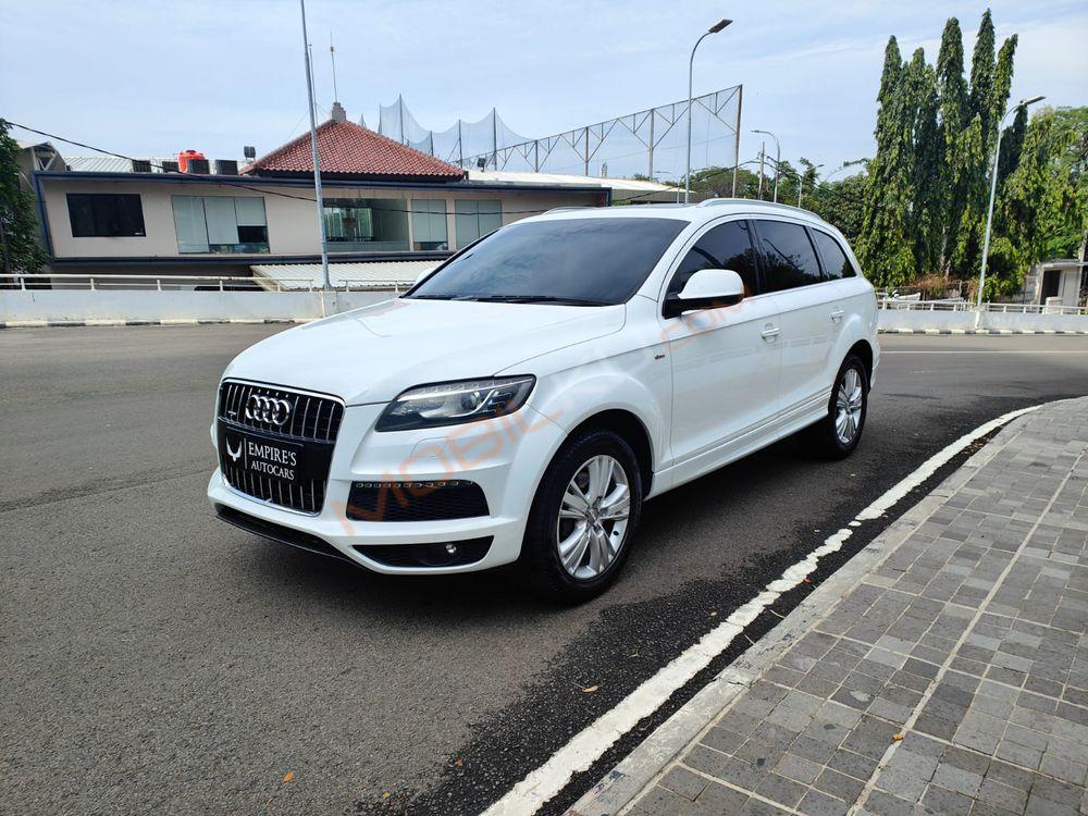 Mobil Audi Q7 2012