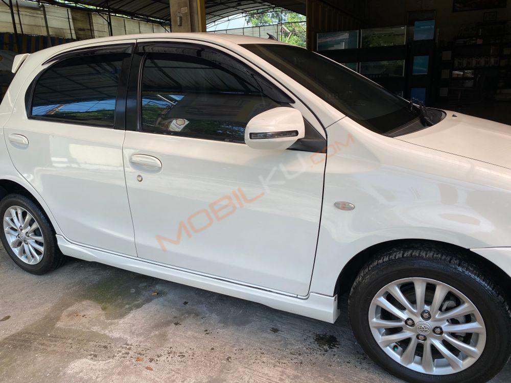 Mobil Toyota Etios 2014
