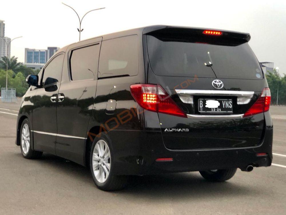 Mobil Toyota Alphard 2009