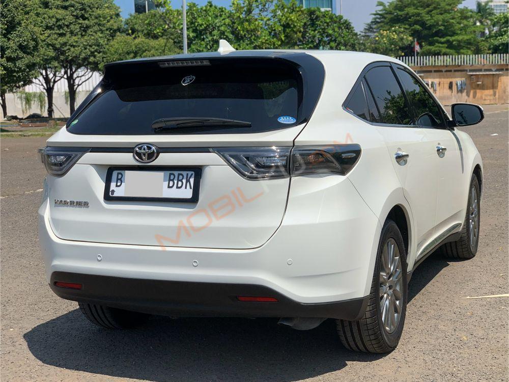 Mobil Toyota Harrier 2014