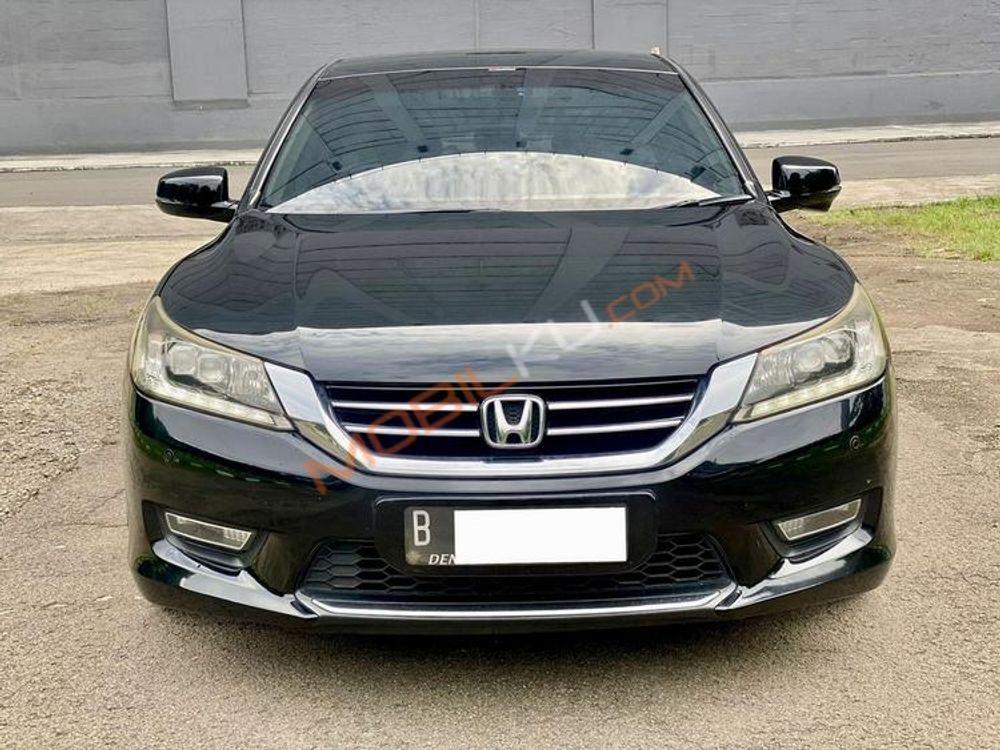 Mobil Honda Accord 2013